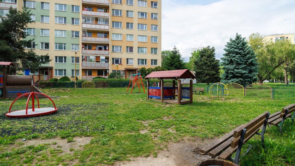 TOP: 2-izb. byt Nad jazerom, 51 m²: čiastočná rekonštrukcia, tichá lokalita a možnosť okamžitého prenájmu!