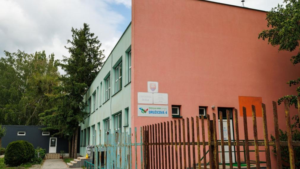 TOP: 2-izb. byt Nad jazerom, 51 m²: čiastočná rekonštrukcia, tichá lokalita a možnosť okamžitého prenájmu!