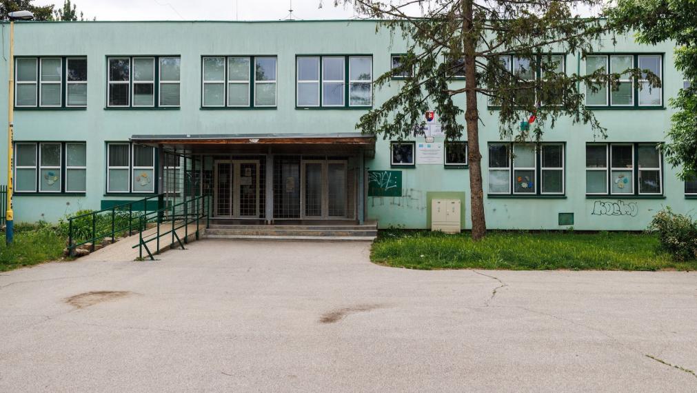 TOP: 2-izb. byt Nad jazerom, 51 m²: čiastočná rekonštrukcia, tichá lokalita a možnosť okamžitého prenájmu!
