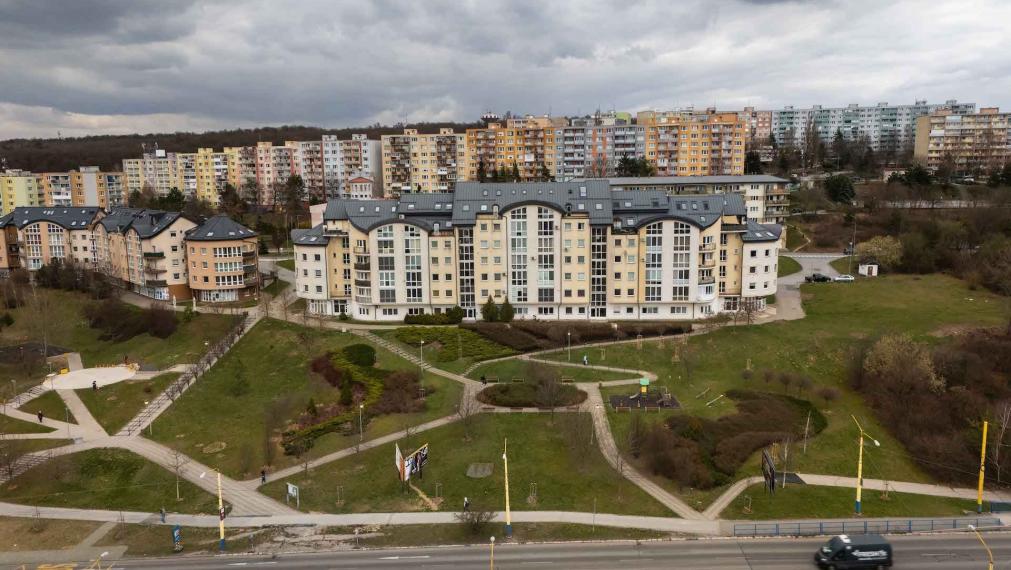 3 IZBOVÝ BYT 97 M2, KROSNIANSKA UL., 6.POSCH. TERASA 8 M2