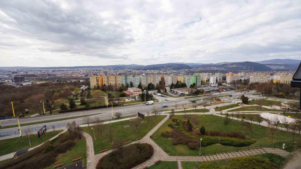 3 IZBOVÝ BYT 97 M2, KROSNIANSKA UL., 6.POSCH. TERASA 8 M2