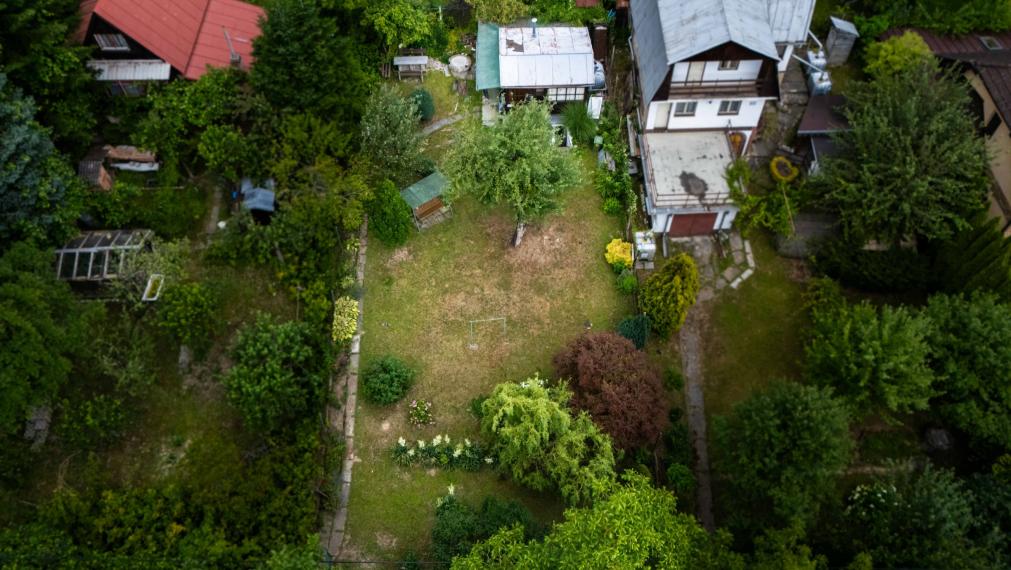Pozemok s chatou, Čermeľ - Košice Sever – asfaltová prístupová cesta, elektrina a výnimočný potenciál na celoročné bývanie