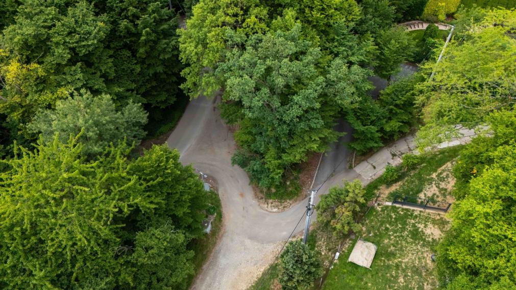 Pozemok s chatou, Čermeľ - Košice Sever – asfaltová prístupová cesta, elektrina a výnimočný potenciál na celoročné bývanie