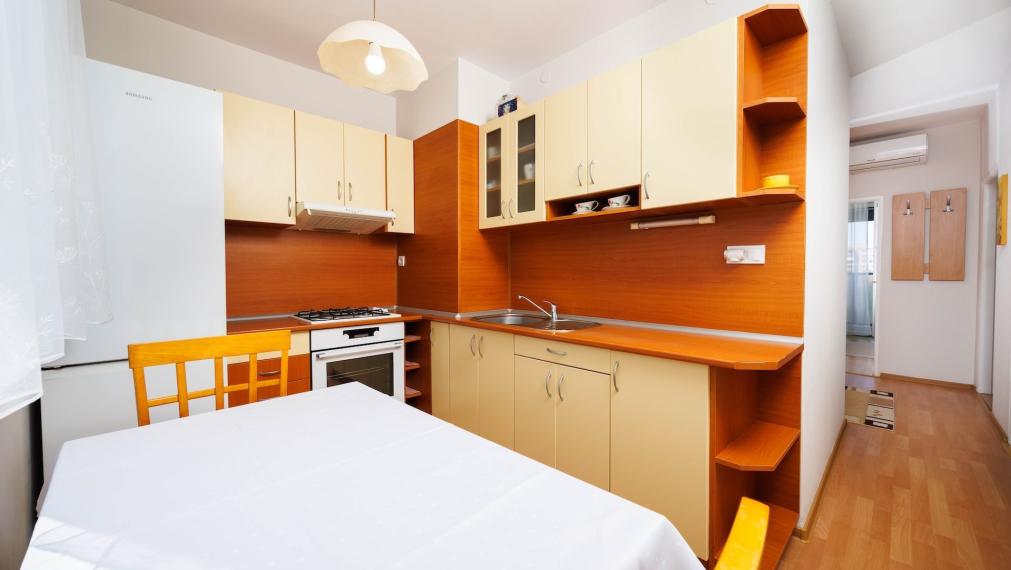 3-izb. byt | 68 m2 + loggia | Jenisejská 61 | KLÍMA, MARKIZA |  kompletne zariadený | Nad Jazerom, 5 min od jazera