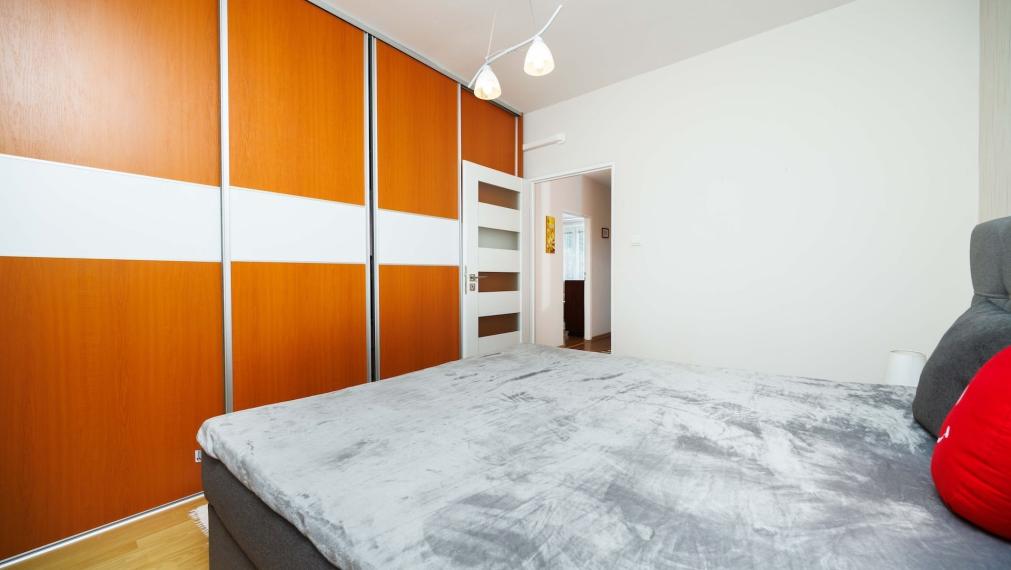 3-izb. byt | 68 m2 + loggia | Jenisejská 61 | KLÍMA, MARKIZA |  kompletne zariadený | Nad Jazerom, 5 min od jazera
