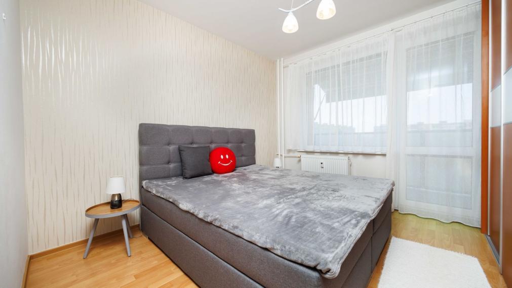 3-izb. byt | 68 m2 + loggia | Jenisejská 61 | KLÍMA, MARKIZA |  kompletne zariadený | Nad Jazerom, 5 min od jazera