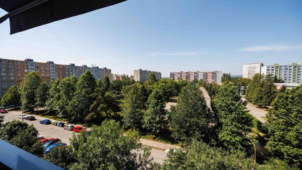 3-izb. byt | 68 m2 + loggia | Jenisejská 61 | KLÍMA, MARKIZA |  kompletne zariadený | Nad Jazerom, 5 min od jazera