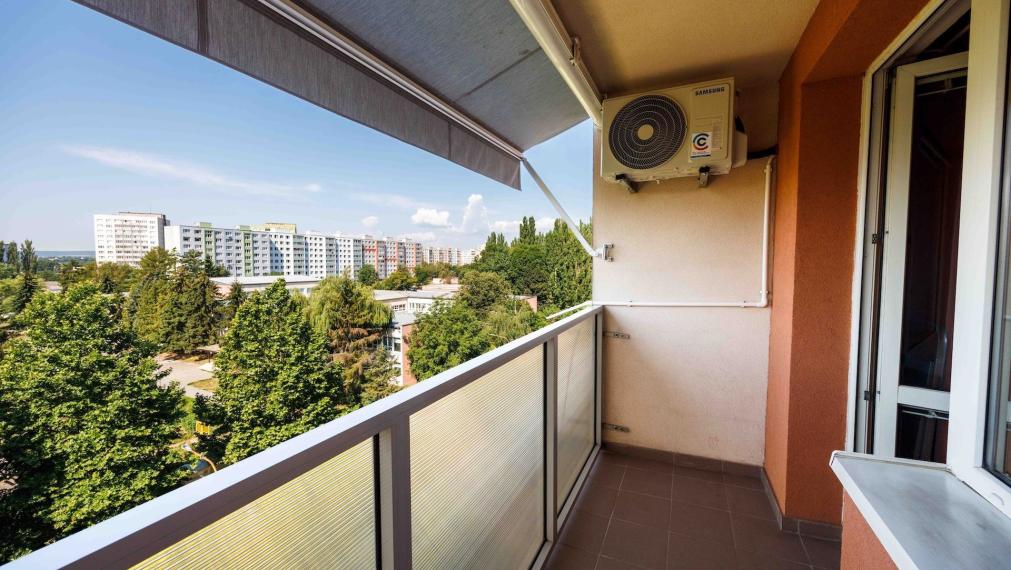 3-izb. byt | 68 m2 + loggia | Jenisejská 61 | KLÍMA, MARKIZA |  kompletne zariadený | Nad Jazerom, 5 min od jazera