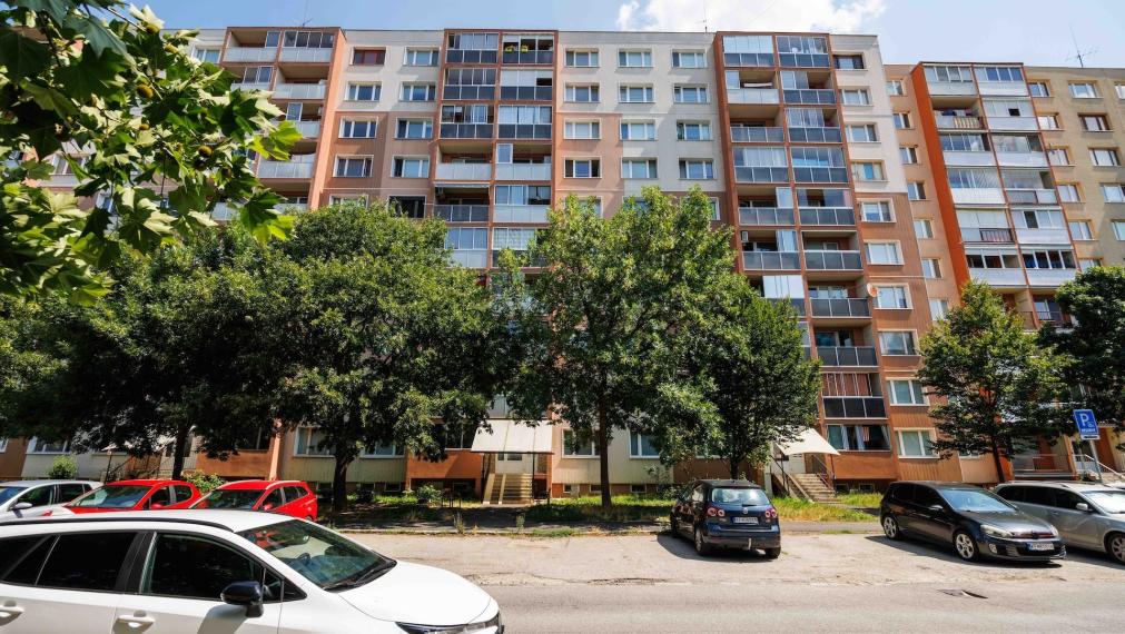 3-izb. byt | 68 m2 + loggia | Jenisejská 61 | KLÍMA, MARKIZA |  kompletne zariadený | Nad Jazerom, 5 min od jazera
