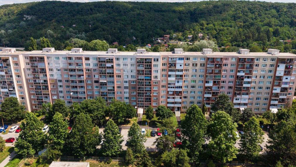 3-izb. byt | 68 m2 + loggia | Jenisejská 61 | KLÍMA, MARKIZA |  kompletne zariadený | Nad Jazerom, 5 min od jazera