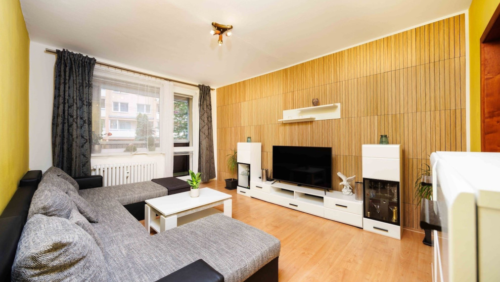 NOVINKA: 2-izb. byt | 58 m2 + loggia | 2.p. | čiastočná. rek | Dvorkinová ul. | zariadený | Košice - Dargovských hrdinov 