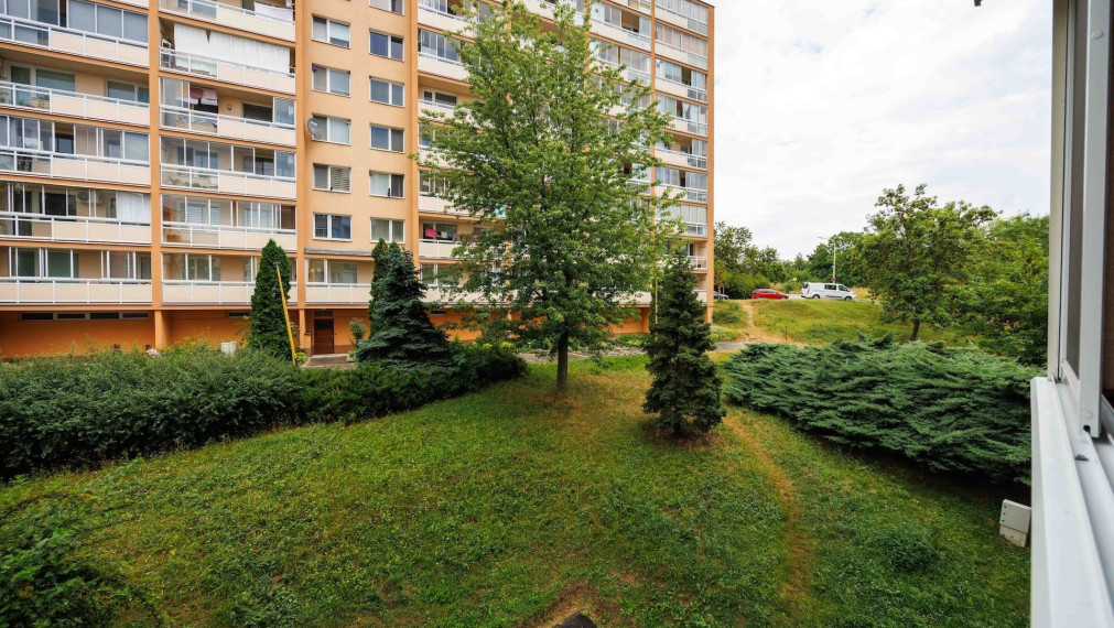 NOVINKA: 2-izb. byt | 58 m2 + loggia | 2.p. | čiastočná. rek | Dvorkinová ul. | zariadený | Košice - Dargovských hrdinov 