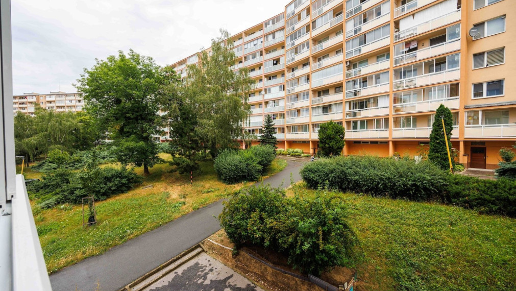 NOVINKA: 2-izb. byt | 58 m2 + loggia | 2.p. | čiastočná. rek | Dvorkinová ul. | zariadený | Košice - Dargovských hrdinov 