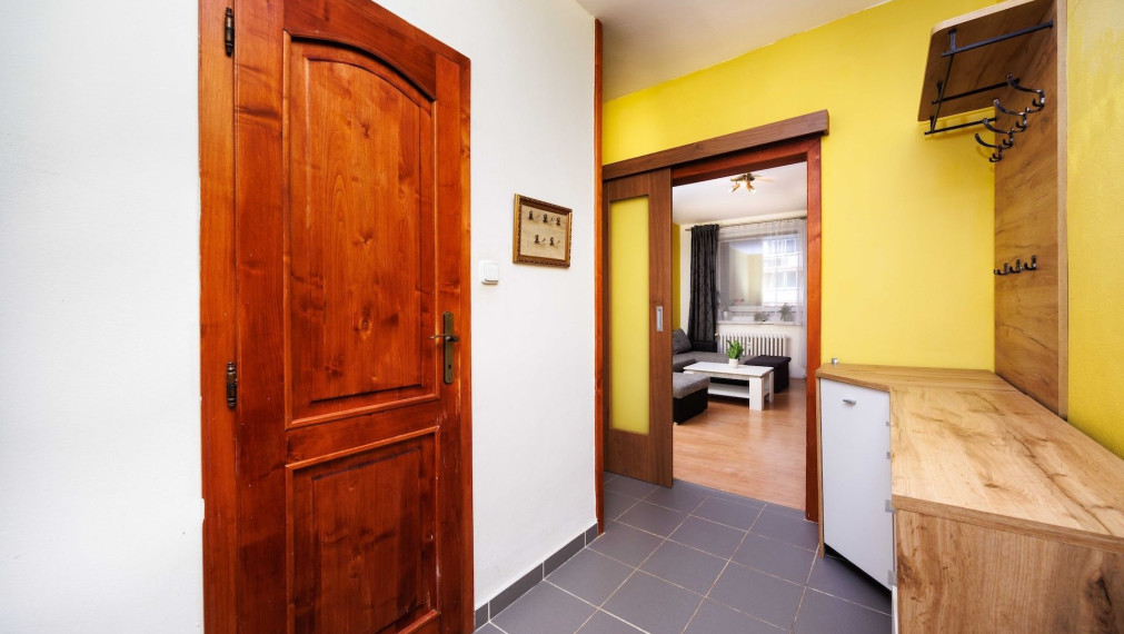 NOVINKA: 2-izb. byt | 58 m2 + loggia | 2.p. | čiastočná. rek | Dvorkinová ul. | zariadený | Košice - Dargovských hrdinov 