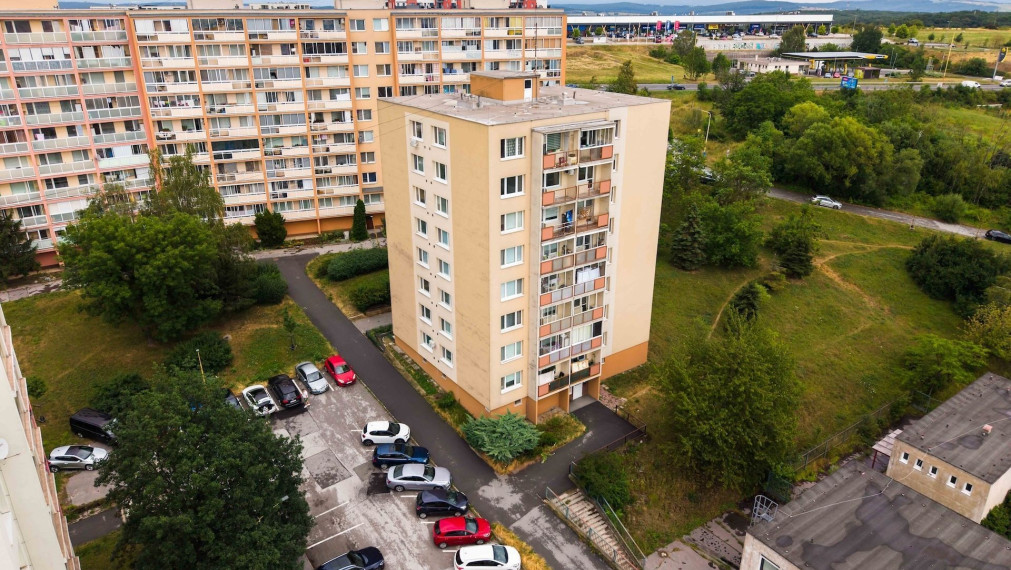 NOVINKA: 2-izb. byt | 58 m2 + loggia | 2.p. | čiastočná. rek | Dvorkinová ul. | zariadený | Košice - Dargovských hrdinov 