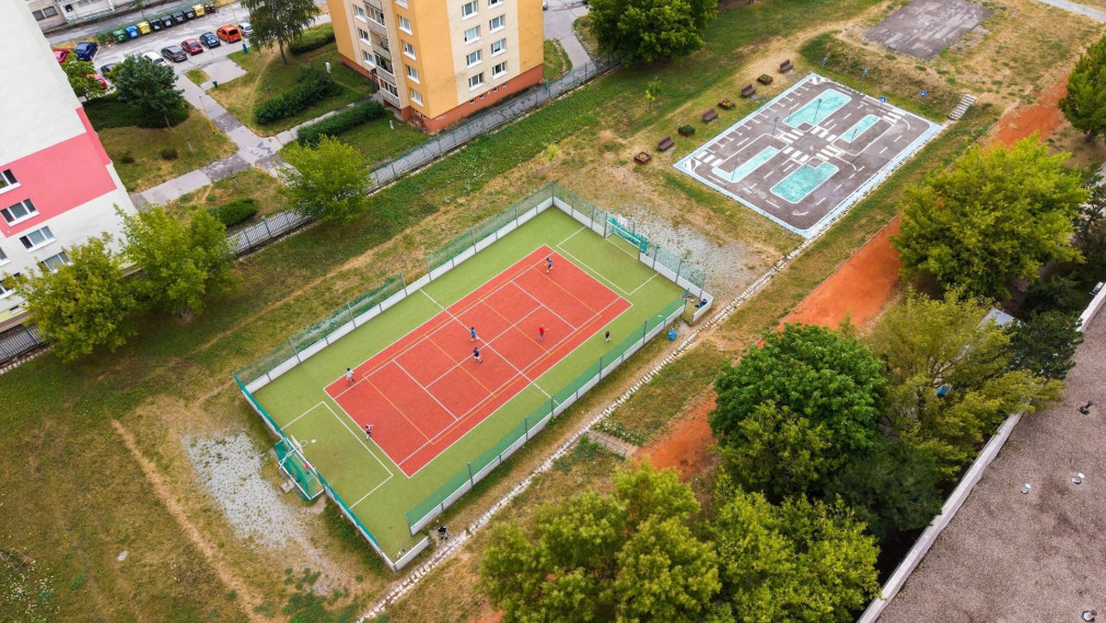NOVINKA: 2-izb. byt | 58 m2 + loggia | 2.p. | čiastočná. rek | Dvorkinová ul. | zariadený | Košice - Dargovských hrdinov 