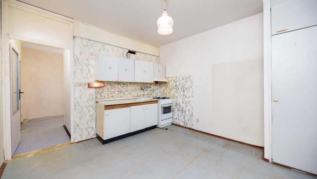 2 izbový byt 58 m2 + loggia, Krosnianska ul., 2. posch.