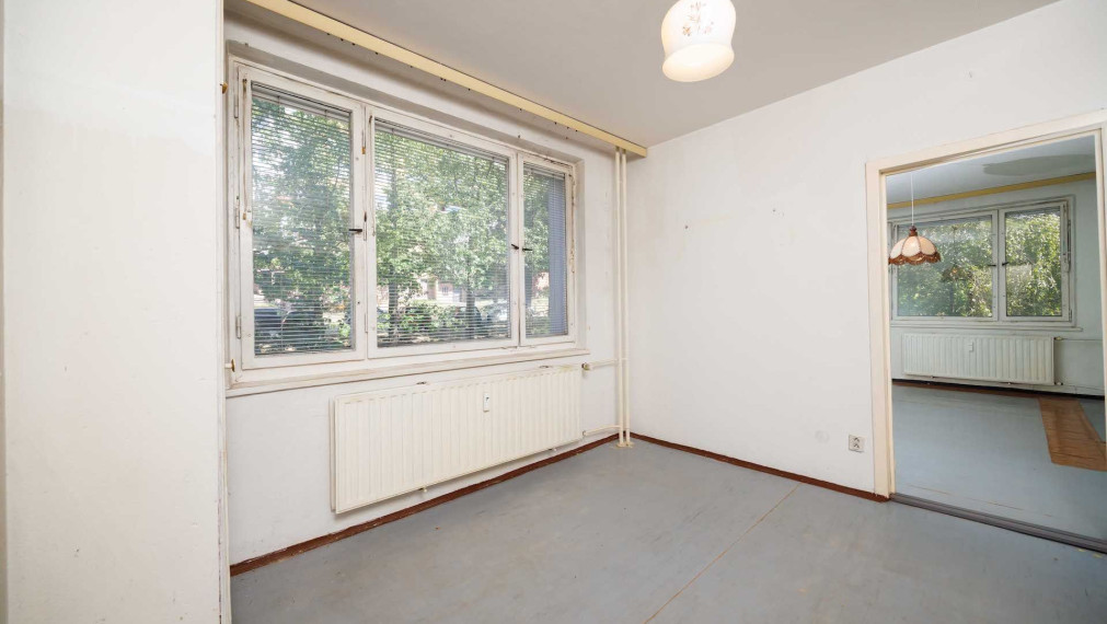 2 izbový byt 58 m2 + loggia, Krosnianska ul., 2. posch.