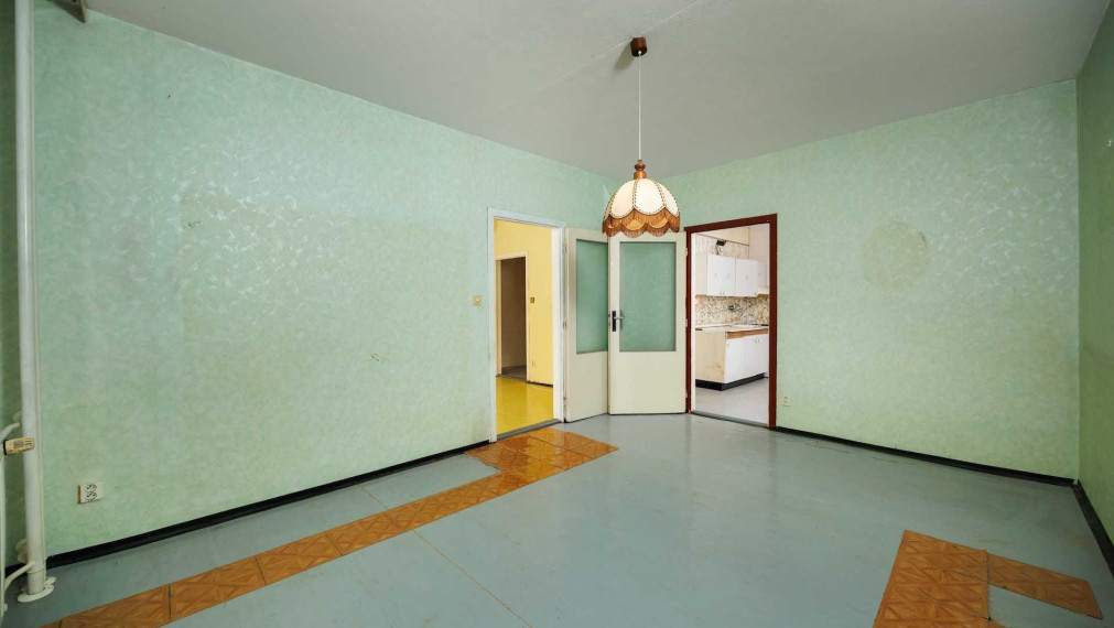 2 izbový byt 58 m2 + loggia, Krosnianska ul., 2. posch.