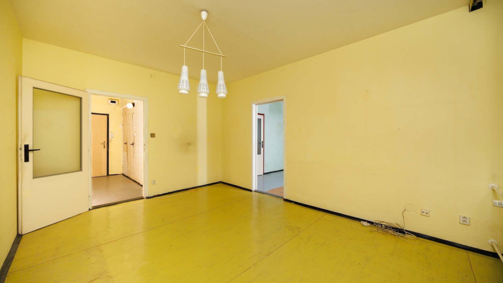 2 izbový byt 58 m2 + loggia, Krosnianska ul., 2. posch.