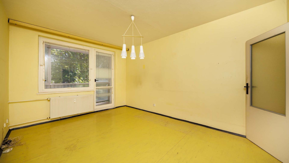 2 izbový byt 58 m2 + loggia, Krosnianska ul., 2. posch.
