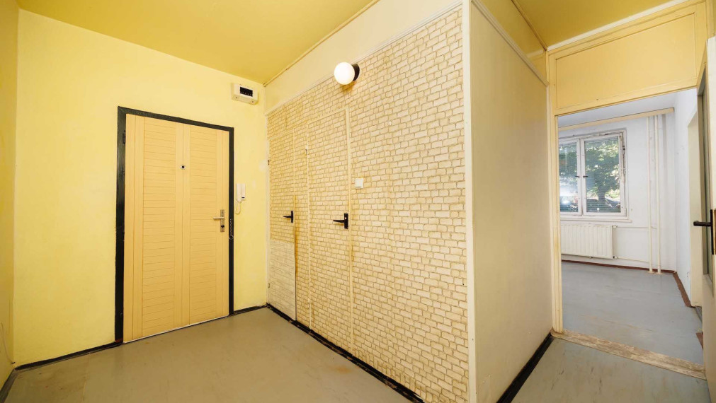 2 izbový byt 58 m2 + loggia, Krosnianska ul., 2. posch.