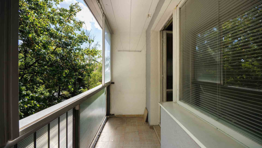 2 izbový byt 58 m2 + loggia, Krosnianska ul., 2. posch.