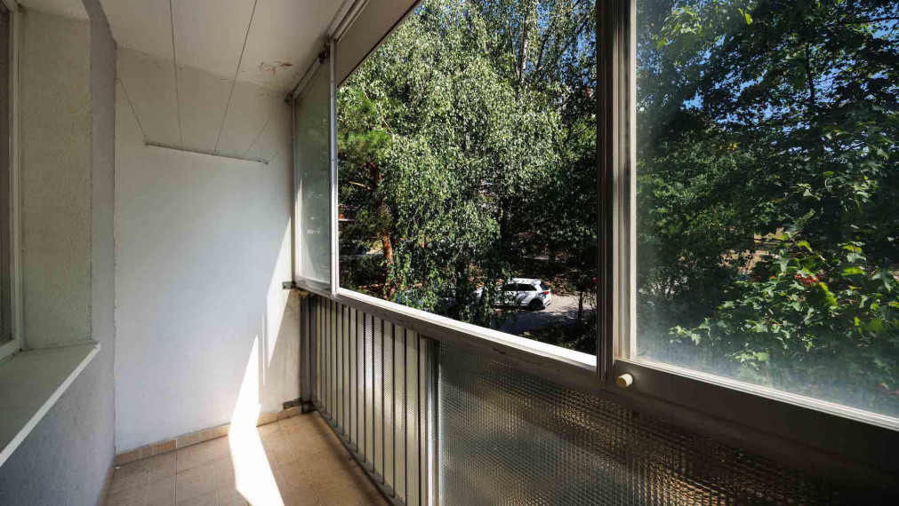 2 izbový byt 58 m2 + loggia, Krosnianska ul., 2. posch.