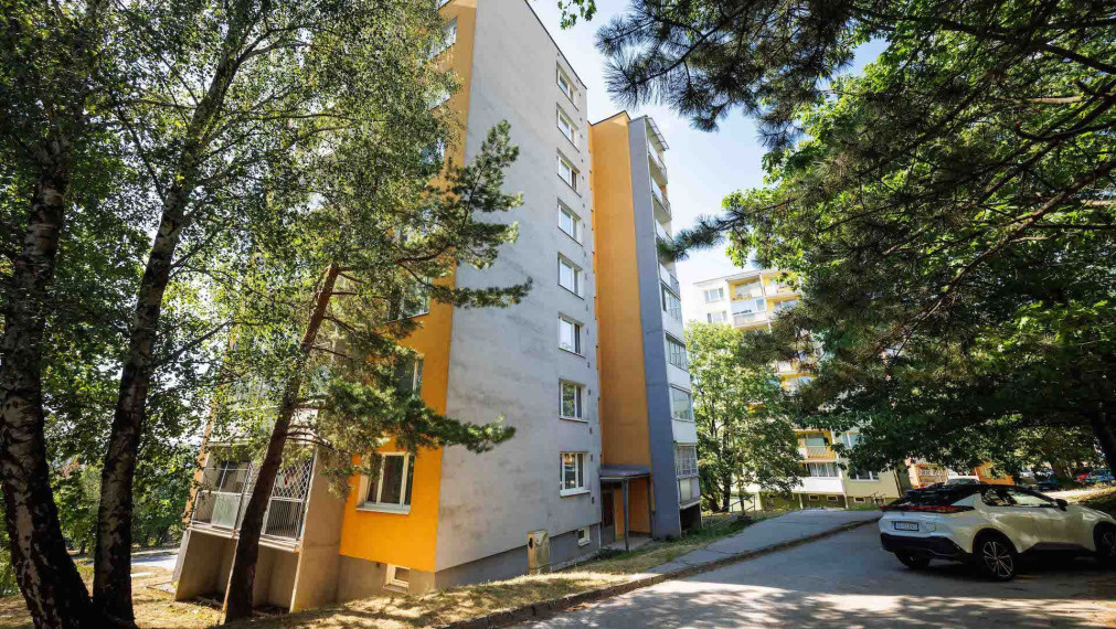 2 izbový byt 58 m2 + loggia, Krosnianska ul., 2. posch.