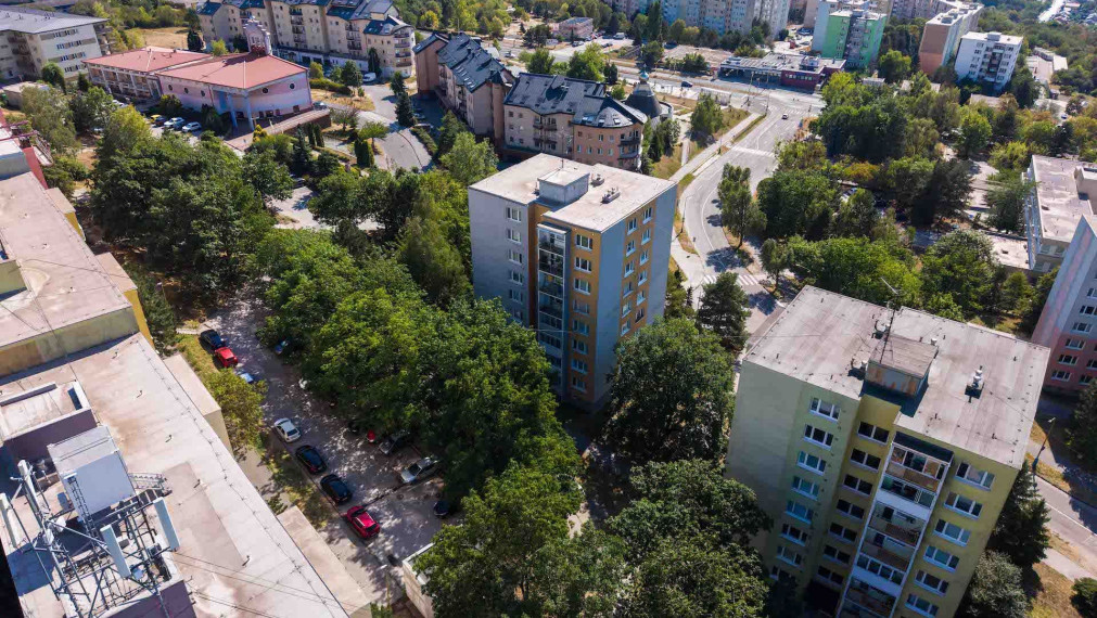 2 izbový byt 58 m2 + loggia, Krosnianska ul., 2. posch.