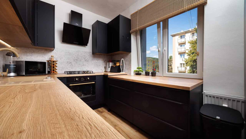3-izbový tehlový byt s loggiou (spolu 80 m²) – Sever