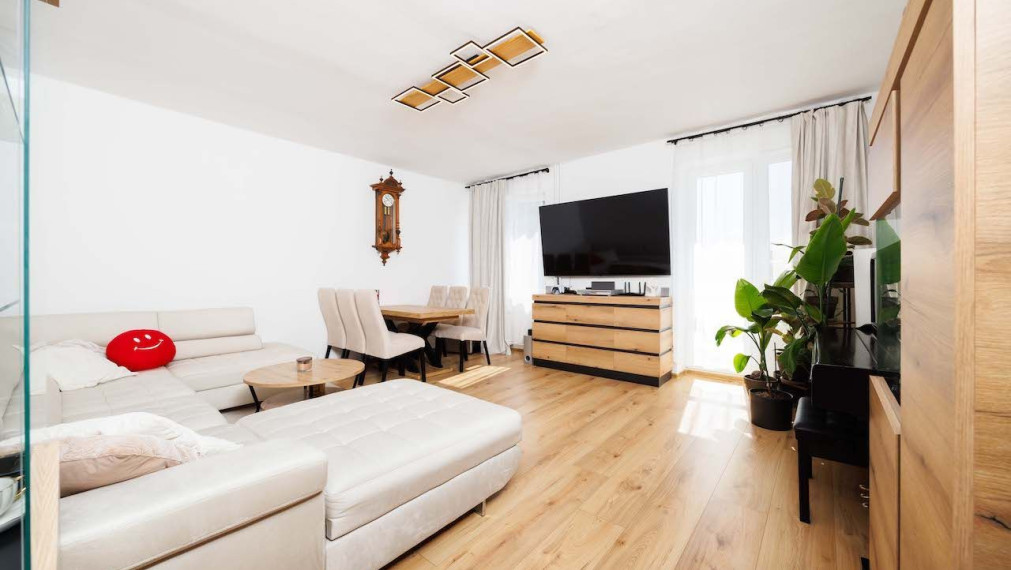 3-izbový tehlový byt s loggiou (spolu 80 m²) – Sever