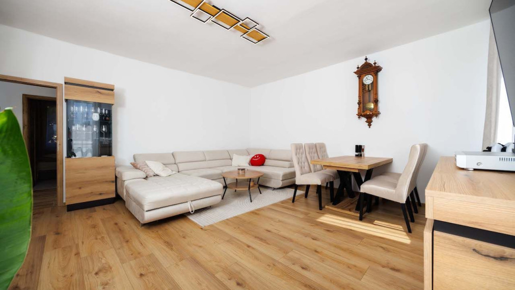 3-izbový tehlový byt s loggiou (spolu 80 m²) – Sever