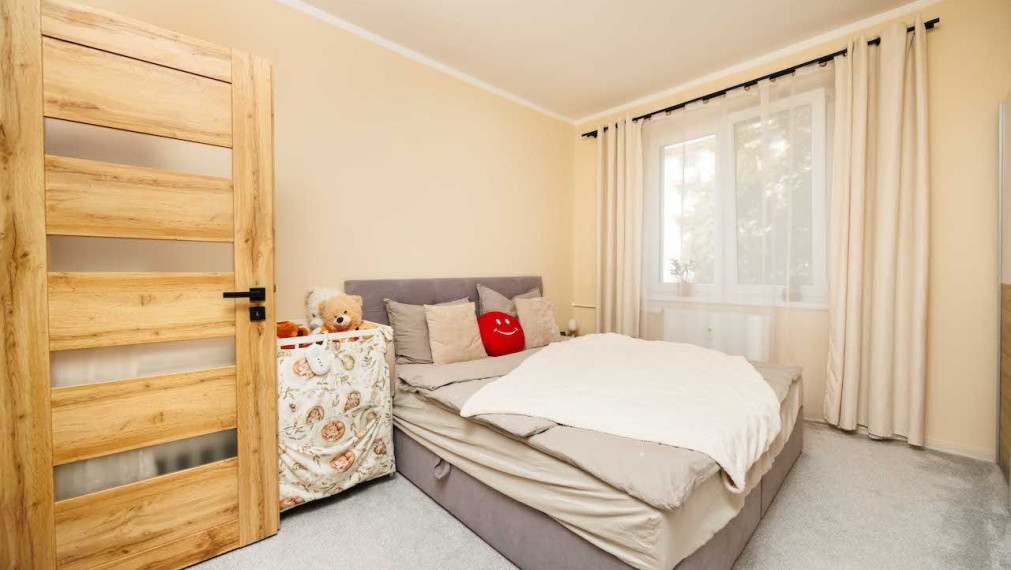 3-izbový tehlový byt s loggiou (spolu 80 m²) – Sever