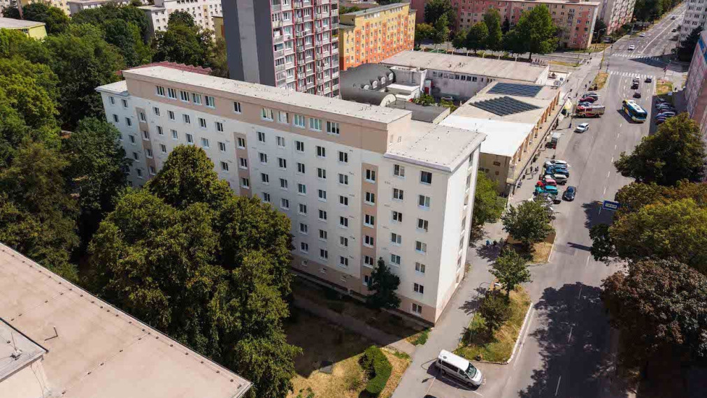 3-izbový tehlový byt s loggiou (spolu 80 m²) – Sever