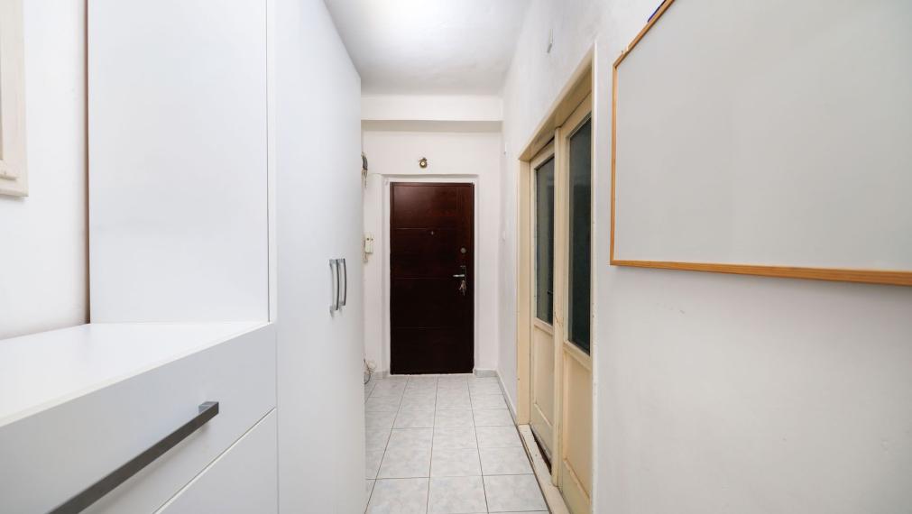 2 izbový tehlový byt 57 M2 + balkón, Štúrova ul.(v blízkosti Aupark), parkovanie vo dvore.