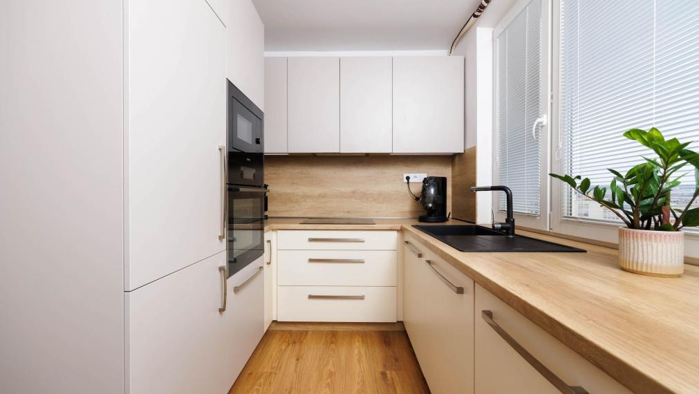 2 izbový byt 64 m2 + lóggia, Tatranská ul., Košice - Staré Mesto, 12.p.