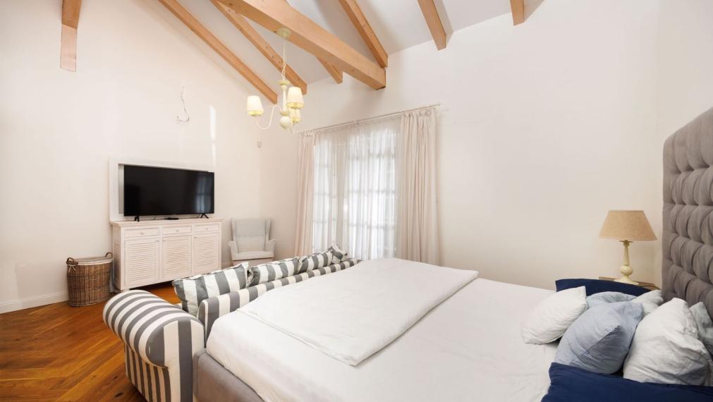 REZERVOVANÉ. DOM BAŠKA, 350 M2 ÚŽ. PLOCHA, 882 M2 POZEMOK, VŠETKY IS