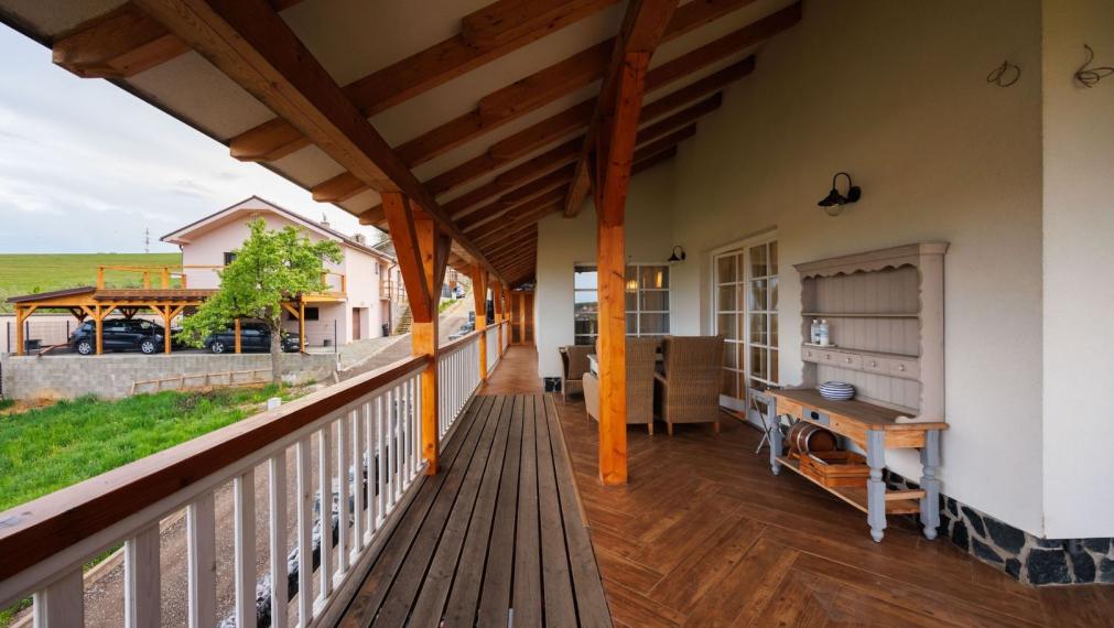 REZERVOVANÉ. DOM BAŠKA, 350 M2 ÚŽ. PLOCHA, 882 M2 POZEMOK, VŠETKY IS