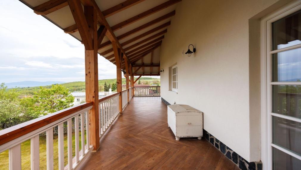 REZERVOVANÉ. DOM BAŠKA, 350 M2 ÚŽ. PLOCHA, 882 M2 POZEMOK, VŠETKY IS