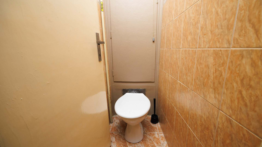 REZERVOVANÉ. 2 izbový tehlový byt 57 M2 + balkón, Štúrova ul.(v blízkosti Aupark), parkovanie vo dvore.