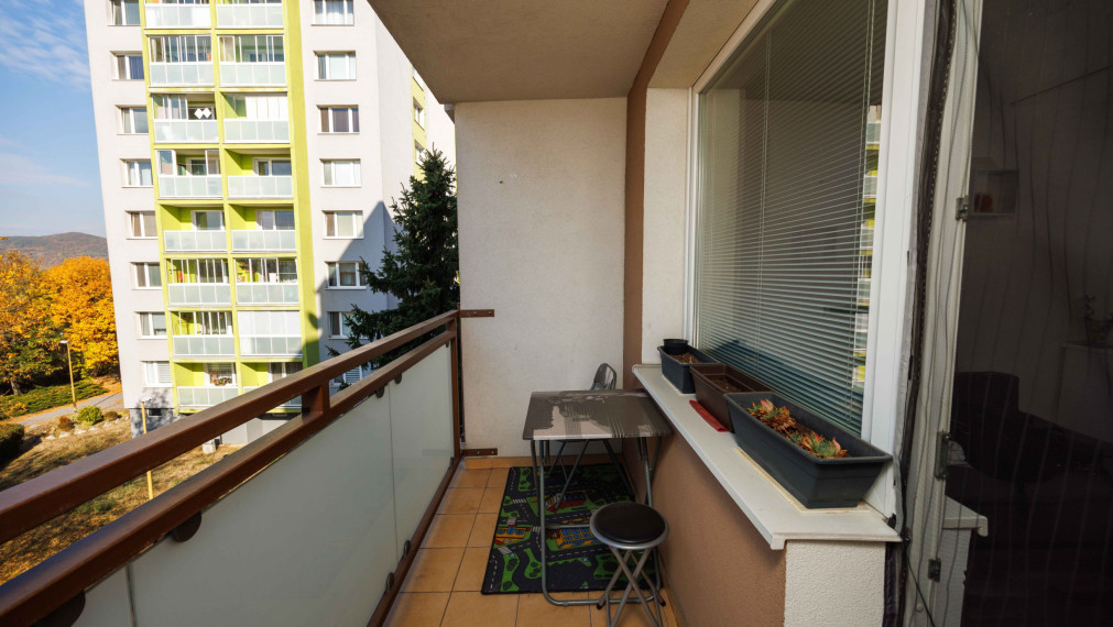 NOVINKA: Garzónka. byt | 24 m2 + loggia | 3. p. | čiastočná. rek | Kurská ul. | zariadený | Košice - Dargovských hrdinov 