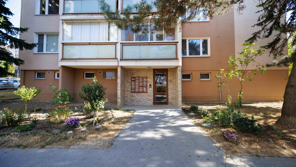 NOVINKA: Garzónka. byt | 24 m2 + loggia | 3. p. | čiastočná. rek | Kurská ul. | zariadený | Košice - Dargovských hrdinov 