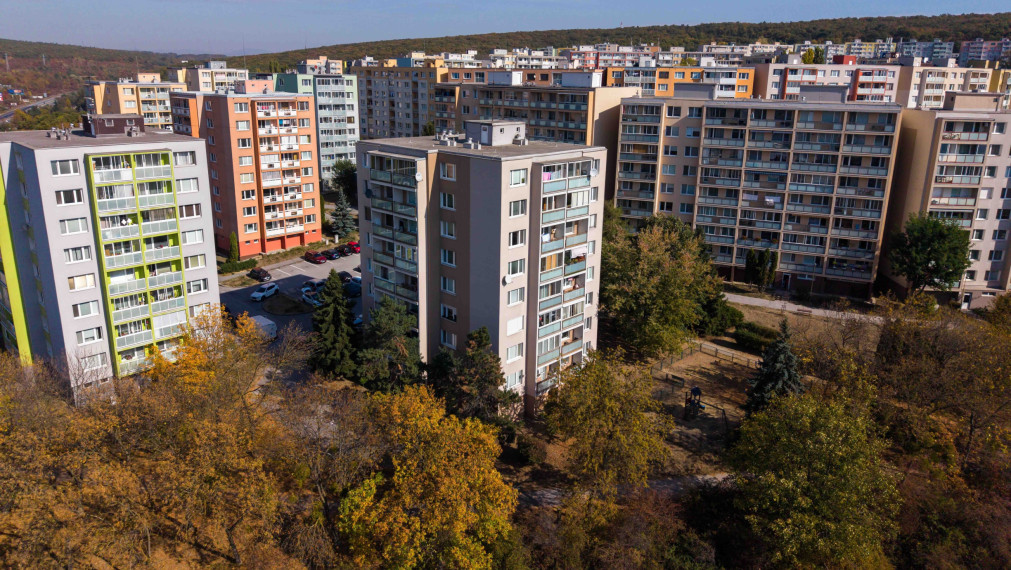NOVINKA: Garzónka. byt | 24 m2 + loggia | 3. p. | čiastočná. rek | Kurská ul. | zariadený | Košice - Dargovských hrdinov 