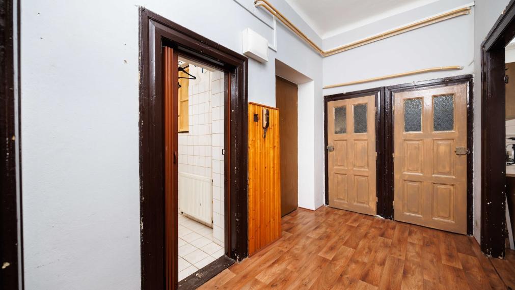 Meštiansky tehlový byt | 84 m2 (veľkosť 3 i.)| Palackého | 2. p. | čiastočná. rek | vlastné kúrenie | Košice - Staré mesto