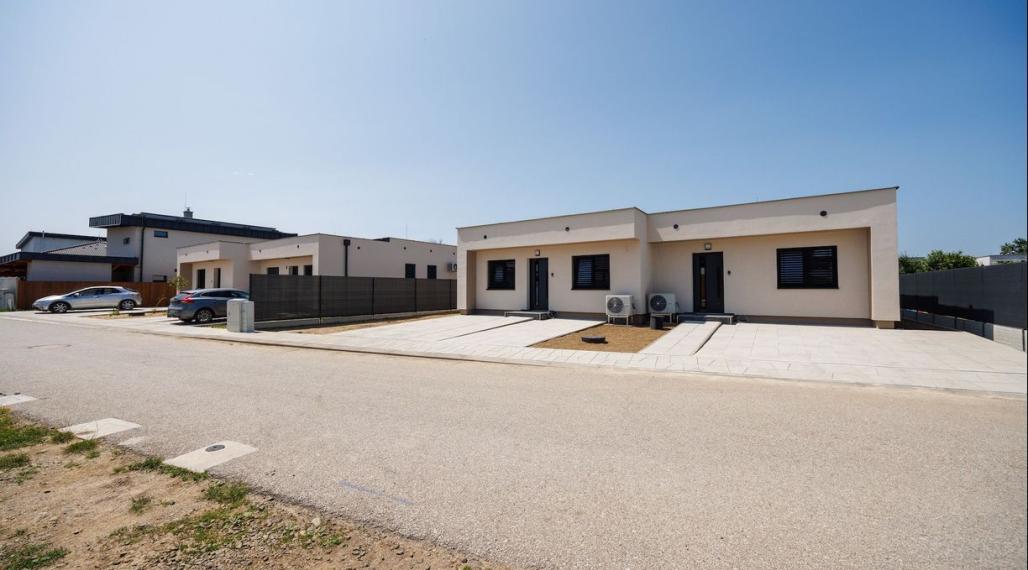 NOVOSTAVBA 3 izbový dom Rybárska ul., IBV Pri jazere, tepelné čerpadlo, pozemok 323 m2