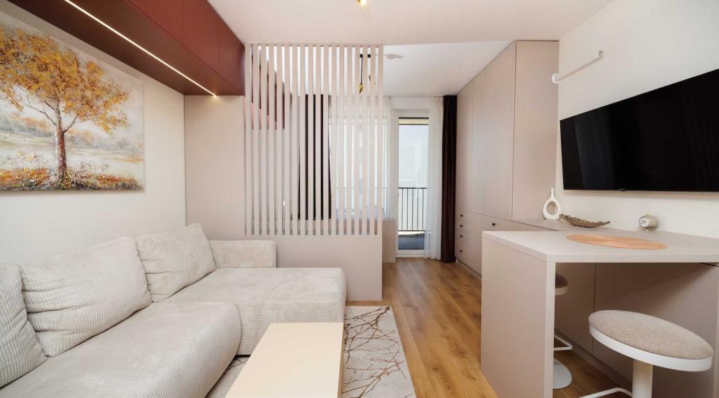 PRENÁJOM: 1-izb. byt s TERASOU A PARKOVANÍM – NOVOSTAVBA BYTY POPRADSKÁ, KE - Západ, plne zariadený, voľný okamžite