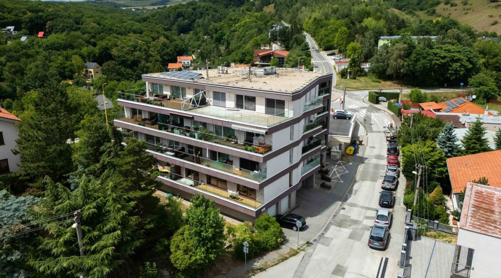 PRENÁJOM v NOVOSTAVBE Villa Košice: Veľký 2 izb. byt s TERASOU, GARÁŽOU, Huncovská 14A, Košice - Sever