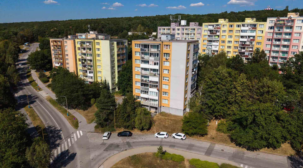 2 izbový byt 58 m2 + loggia, Krosnianska ul., 2. posch.