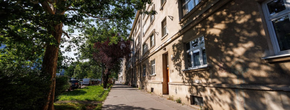 Veľkometrážny 3-izbový byt (97 m² + balkón) s potenciálom na Komenského, Košice - Staré Mesto